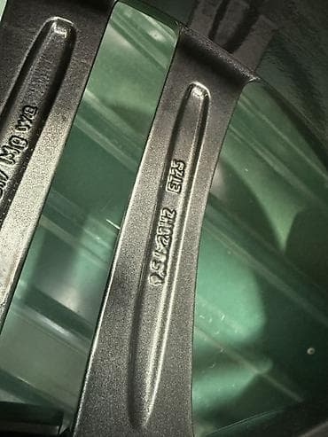 Дөңгөлөктөр монтажда: Куйма Дисктер R 20 AMG, Комплект, тешиктери - 5, Колдонулган — 3