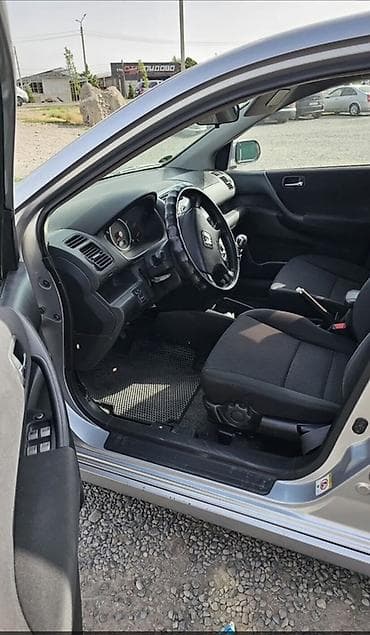 Унаа сатуу: Honda Civic: 2004 г., 1.4 л, Кол менен иштөөчү, Бензин, Хетчбек — 7