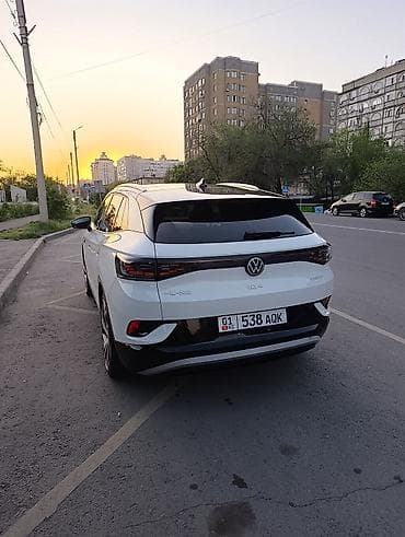 20 место: Volkswagen ID.4: 2022 г., Электромобиль, Кроссовер — 4
