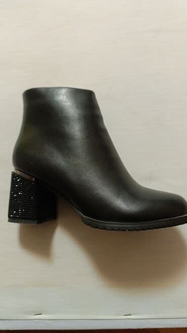 осенние ботильоны: Женская осенняя обувь, 4 пары (черный цвет): 1) Высокие кеды/ботинки — 28