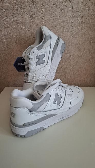 Личные вещи: Кроссовки New Balance

Новые оригинал размеры 38,39 .ЦЕНА: 10000сом — 6