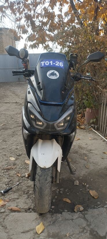 скутер трехколесный двухместный: Макси-скутер 150 куб. см, Бензин, Б/у — 3