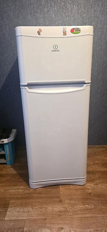 Холодильник Indesit, Б/у, Двухкамерный — 1