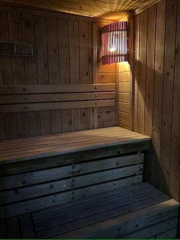 вешалка для одежды в прихожую: Баня/сауна с зоной отдыха и развлечений - Парная: отделка натуральным — 3