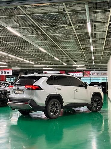 Продажа авто: Toyota RAV4: 2023 г., 2.5 л, Гибрид, Кроссовер — 3