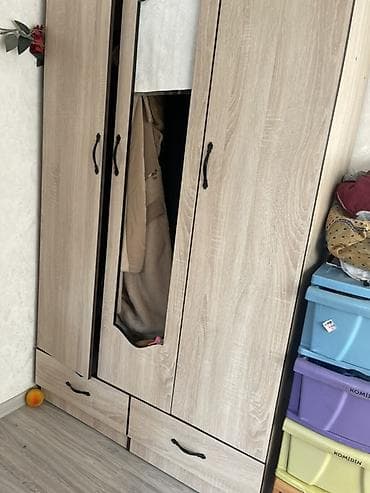 купить туалетный столик с зеркалом и подсветкой бу: Шифоньер, шкаф для одежды, Прямой, ЛДСП — 2