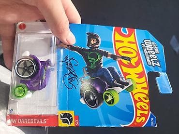 автограф: Набор коллекционных моделей Hot Wheels (масштаб около 1:64) в — 3