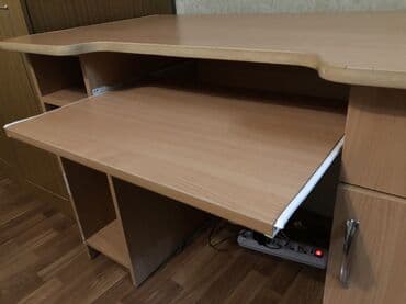 рабочий стол для дома: Компьютерный стол, Б/у, С полками — 2