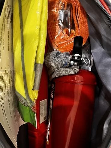 конусы дорожные: Набор для экстренной помощи Toyota (Emergency Kit) Комплект в — 2