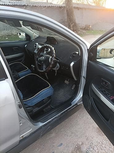 leksus nx: Toyota Ist: 2003 г., 1.5 л, Автомат, Газ, Хэтчбэк — 9