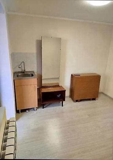 Продажа домов: Дом находится в районе Кызыл-аскера, неподалеку от рынка "Дордой — 10
