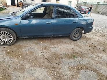 мазда диска: Mazda 323: 1992 г., Седан — 3