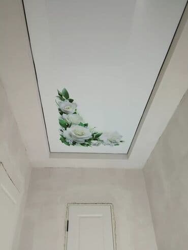 встраиваемые потолочные светильники: Натяжной потолок с точечными светильниками и трековой системой — 8