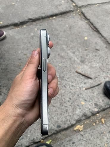tab 9: IPhone 15 Pro Max, Б/у, 256 ГБ, Серебристый, Чехол, 84 % — 2