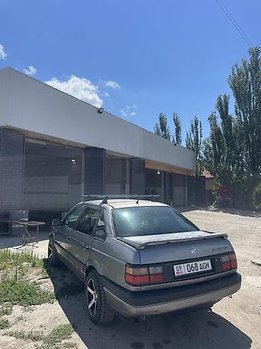 Volkswagen Passat: 1990 г., 1.8 л, Кол менен иштөөчү, Бензин, Седан — 5