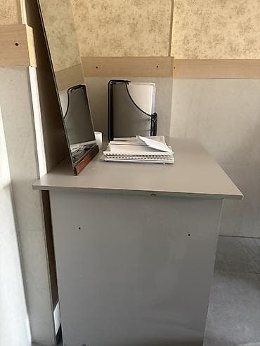 foldable table: Компактный офисный стол с тумбой и открытыми полками - Материал: ЛДСП — 1