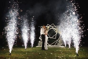 холодные фонтаны: Холодный фонтан — это эффектное украшение для любого праздника. Он — 1