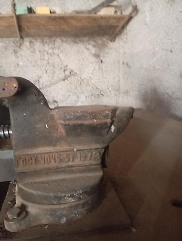 тиски большие: Продаю тиски со столом около 150-200 кг раритет — 2