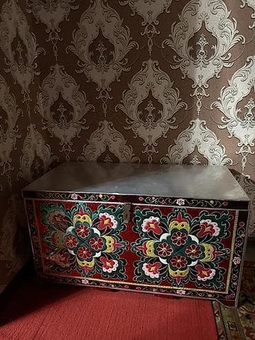 Сундуки: Сундук, Для белья, Дерево, цвет - Красный — 1