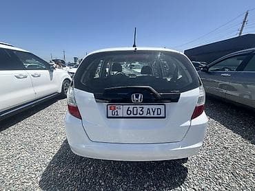 toyota comry: Honda Jazz: 2010 г., 1.4 л, Робот, Бензин, Хэтчбэк — 4