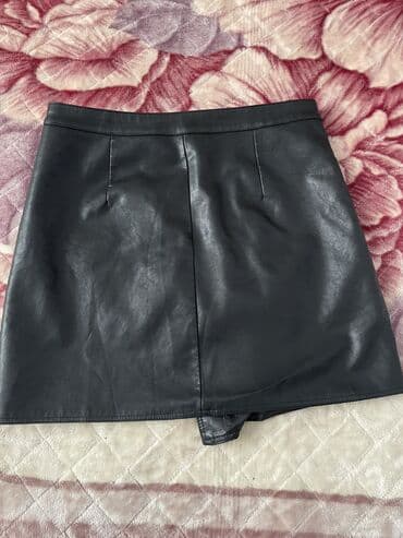 срочно продаю в связи с переездом: Юбочка кожзам новая в корейском стиле
Производство:Корея — 2