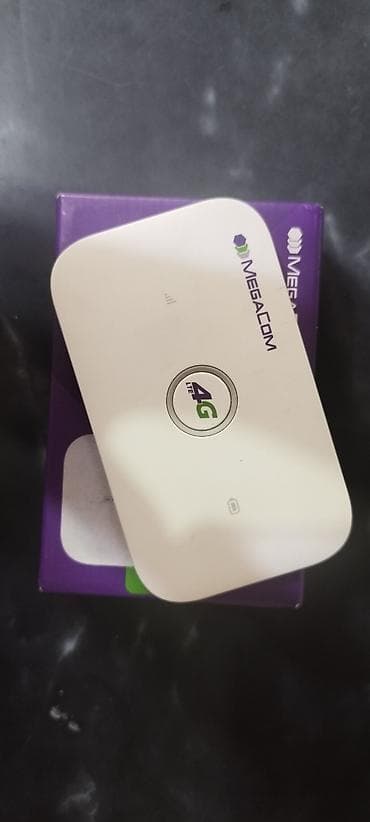 Компактный 4G LTE Wi-Fi роутер Megacom белого цвета. Подходит для