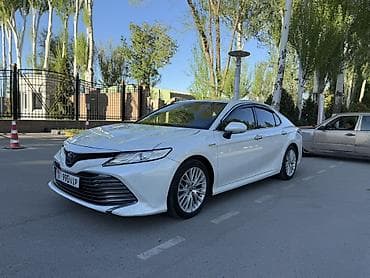 Toyota Camry: 2019 г., 2.5 л, Вариатор, Гибрид, Седан