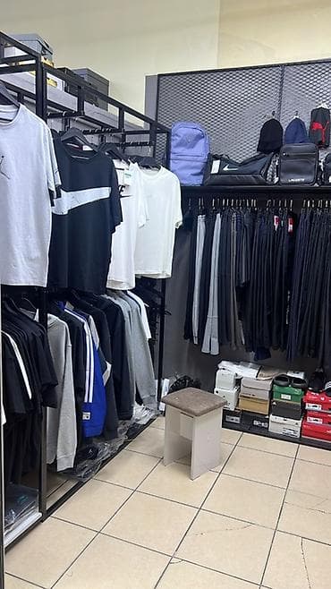 мужская одежда richmond: Сдается бутик 
9 кв м Дордой Плаза старая 2 этаж бутик F 8 — 3