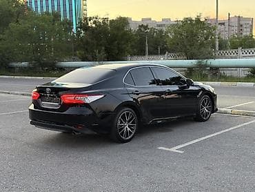 сед: Toyota Camry: 2023 г., 2.5 л, Автомат, Бензин, Седан — 4