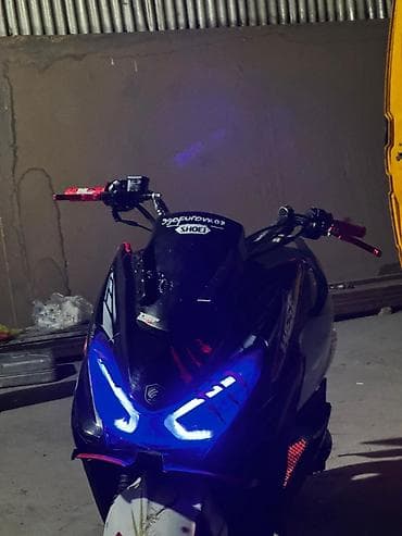 скутер ямаха: Макси-скутер Yamaha, 200 куб. см, Бензин, Б/у — 8