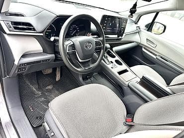 семи местный: Toyota Sienna: 2021 г., 2.5 л, Гибрид, Минивэн — 8