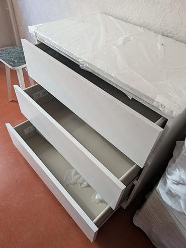 Кийим үчүн комоддор: Продаются от ИКЕА бывшие в употреблении: Парта - 3000 с. Комод - 4000 — 4