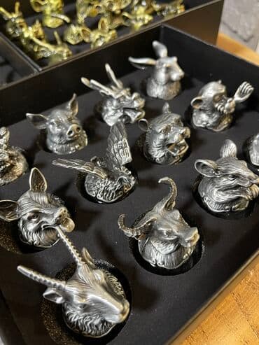 из серебра: • Набор рюмок в подарочной коробке: • 12 стопок-перевертышей (знаки — 2