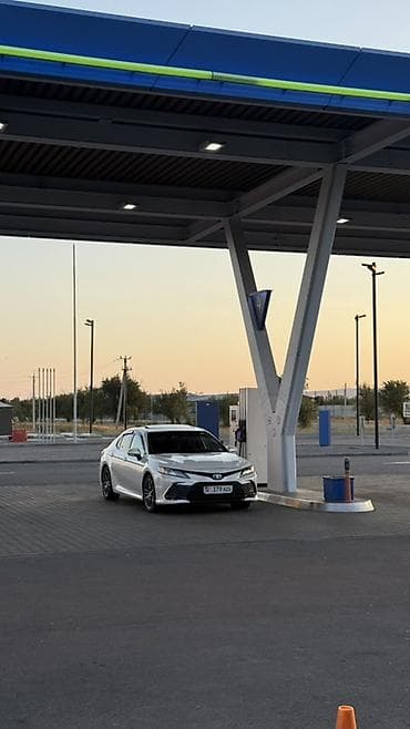 lexus e: Toyota Camry: 2021 г., 2.5 л, Автомат, Гибрид, Седан — 1