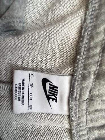 Айымдардын кийими: Шорты Nike серые, спортивные - Бренд: Nike (оригинальная бирка — 4