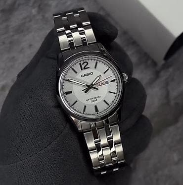 Классические наручные часы Casio на металлическом браслете. - Корпус