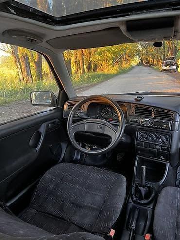 Транспорт: Volkswagen Golf: 1993 г., 1.6 л, Механика, Бензин, Хэтчбэк — 10