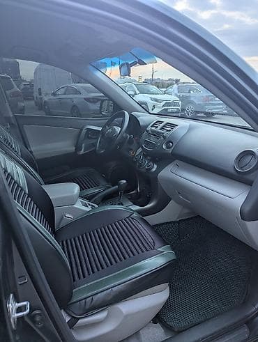 crv 2: Кроссовер компакт-класса с 5 дверями. Цвет — темно‑серый металлик — 3