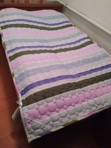 Стёганый наматрасник/тонкое одеяло с полосатым принтом, новый, в at lalafo.kg Стёганый наматрасник/тонкое одеяло с полосатым принтом, новый, в