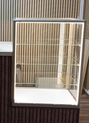 комод с подсветкой: Стеклянная витрина с подсветкой Размер 90см высота /70см ширина /40см — 2