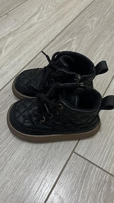 бутсы 36: Ботинки демисезонные черные — 1