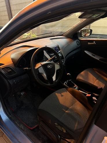 gentra машина: Hyundai Solaris: 2012 г., 1.4 л, Ручные, Бензин, Хэтчбэк — 7