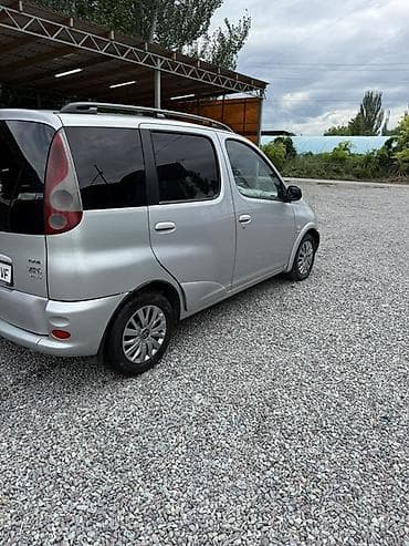 Транспорт: Toyota Yaris Verso: 2001 г., 1.5 л, Механика, Универсал — 6