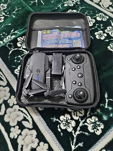 Видеокамеры: Складной квадрокоптер с пультом ДУ в комплекте Комплектация: - Дрон — 1