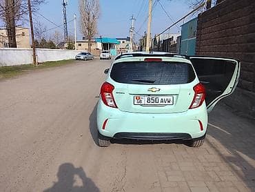 мега авто: Chevrolet Spark: 2017 г., Автомат, Бензин, Хэтчбэк — 4