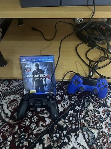 PlayStation 4 (Fat) с играми и двумя геймпадами Комплектация: -