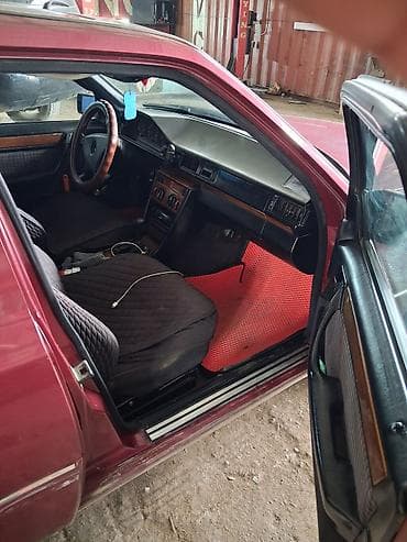 дэу матиз 1: Mercedes-Benz 190: 1991 г., 2 л, Кол менен иштөөчү, Бензин, Седан — 3