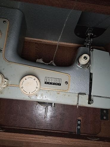 bloody a90: Швейная машина в столе “Подольск 142”. Описание: - Встроена в — 2