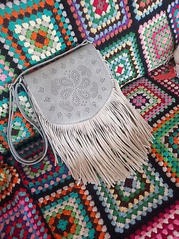 Башка аксессуарлар: Стильная трендовая сумка с бахромой от бренда NOATD Новая - Материал — 1