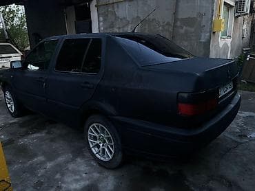 Volkswagen Vento: 1992 г., 1.8 л, Механика, Бензин, Седан — 2